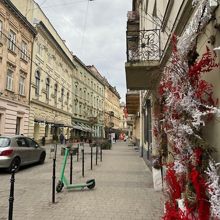 Art Studio Near Opera Theatre Лвив Екстериор снимка