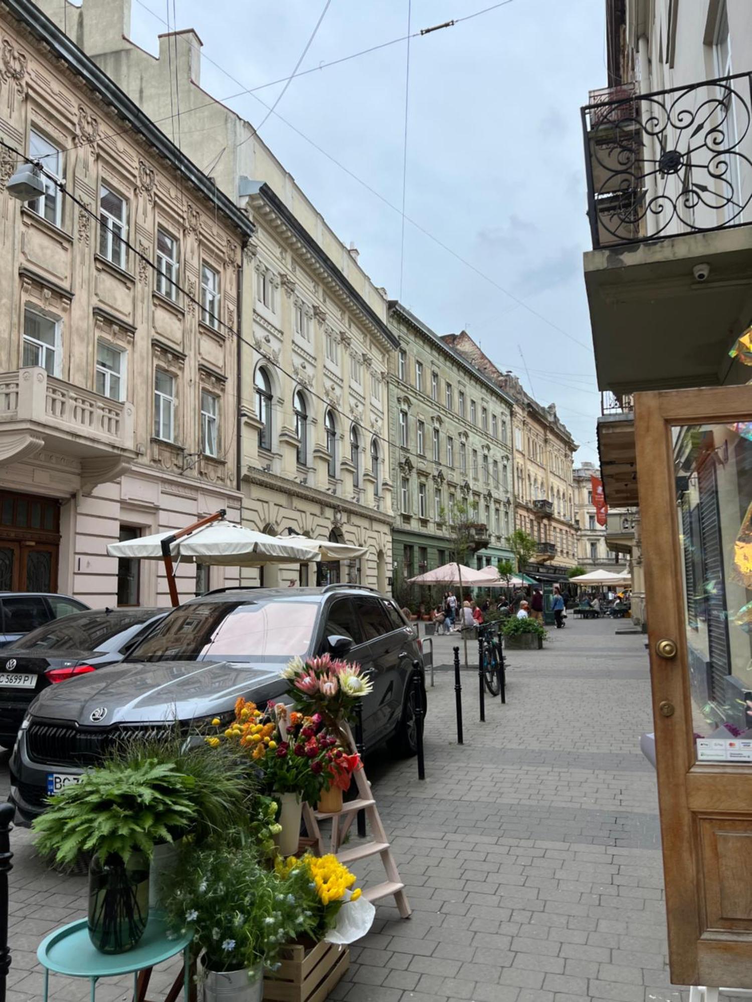 Art Studio Near Opera Theatre Лвив Екстериор снимка